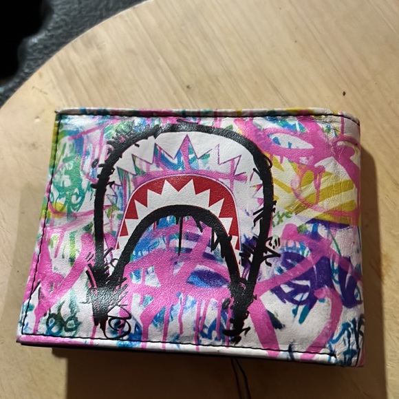 Fresh Supply Co colorful wallet in great condition. - Picture 4 of 7